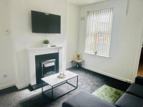 Cozy Nottingham 4BR Home with Free Parking